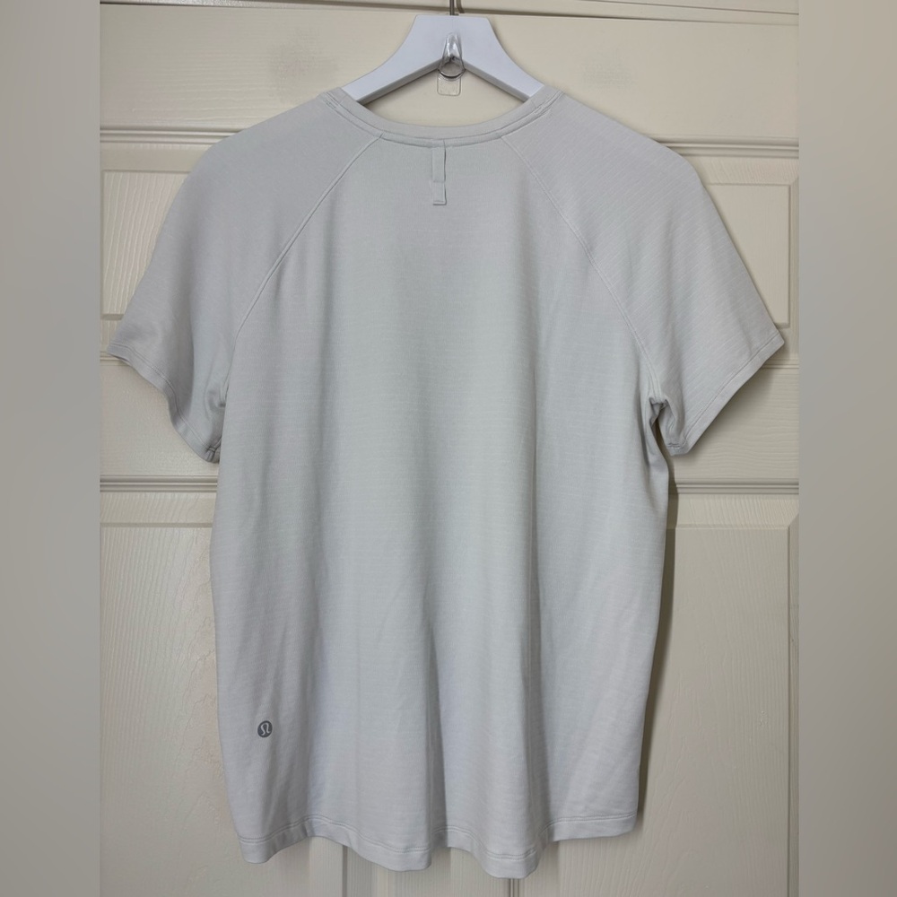 Lululemon Athletica License to Train Short Sleeve PTP 20” - Picture 2 of 5